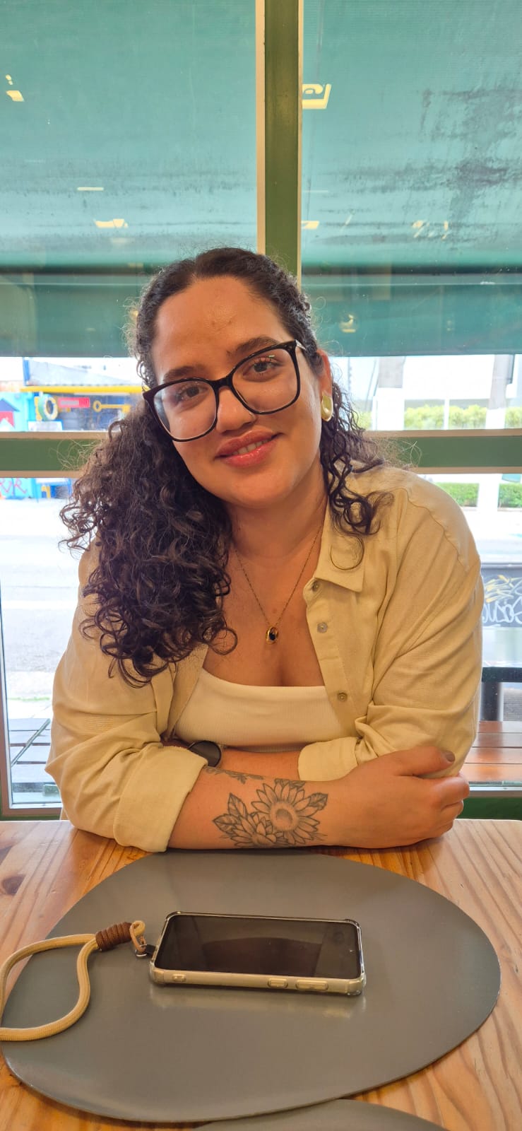 Professora Prisciele ensinando espanhol